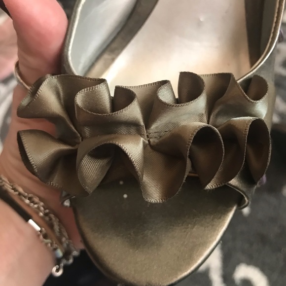 2 Pairs of Metallic Stilettos 8 1/2 Guess + Santan - Picture 6 of 8